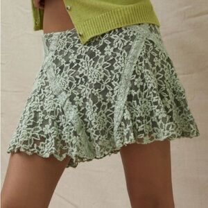NWT URBAN OUTFITTERS Kimchi Blue Karina Lace Mini Skirt (Green)